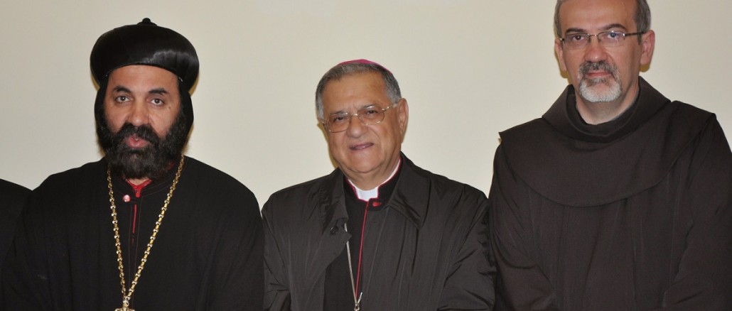 Erzbischof Swerios Malki Murad (links) mit dem Lateinischen Patriarchen und dem Franziskanerkustos des Heiligen Landes
