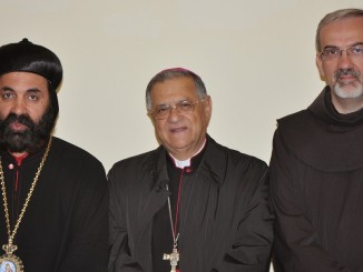 Erzbischof Swerios Malki Murad (links) mit dem Lateinischen Patriarchen und dem Franziskanerkustos des Heiligen Landes