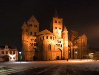 Trierer Dom bei Nacht: "Es entsteht eine neue 'Kirche des Schweigens', wie damals in der DDR"