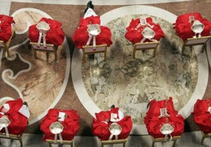 Neuer C8-Rat der Kardinäle wurde von Papst Franziskus zum ständige Rat erhoben, der jedoch in seiner Zusammensetzung variieren kann.
