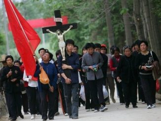 Chinas Katholiken werden seit bald 70 Jahren verfolgt. Auf die "Neue Ostpolitik" des Vatikans Antwort das kommunistische Regime in Peking mit einer neuen Daumenschraube