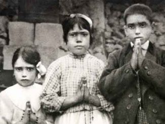 Die Hirtenkinder: "Fatima enthüllt den Frommen die ganze Tragweite der Tragödie unserer Zeit, öffnet aber auch die Herzen für die unbesiegbare Hoffnung in die Zukunft der Kirche und der ganzen Gesellschaft.