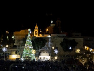 Betlehem mit traditionellem Christbaum und Weihnachtsbeleuchtung: 2015 keine Selbstverständlichkeit