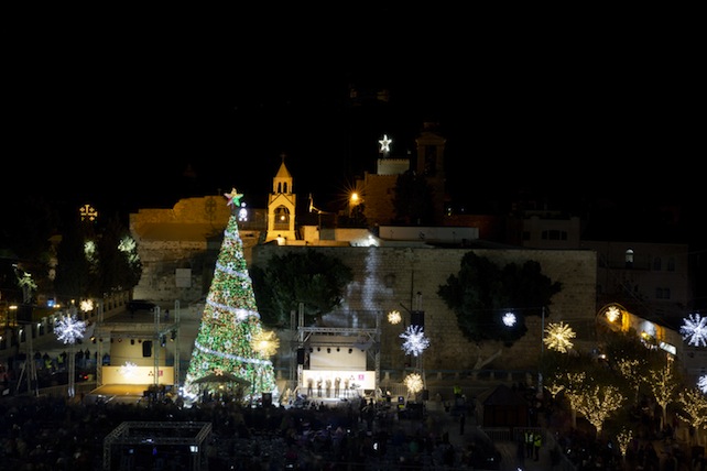 Betlehem mit traditionellem Christbaum und Weihnachtsbeleuchtung: 2015 keine Selbstverständlichkeit