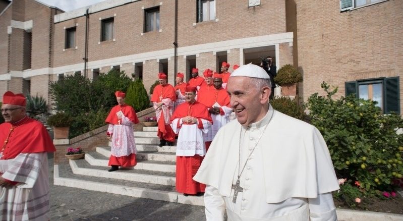 Papst Franziskus besuchte mit den Neo-Kardinälen Benedikt XVI. im Kloster Mater Ecclesiae