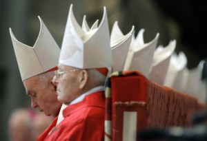 Papst Franzikus ersetzt Kardinal Piacenza als Präfekt der Kleruskongregation durch den Vatikandiplomaten Stella. Baldisseri wird neuer Sekretär der Bischofssynode