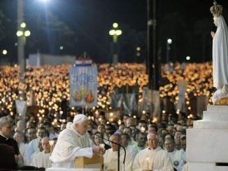 Papst Benedikt XVI. 2010 in Fatima. Maike Hickson veröffentlichte ihr Schreiben an Benedikt mit der Bitte: "Veröffentlichen Sie den fehlenden Teil des Dritten Geheimnisses von Fatima"