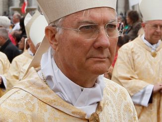 Kurienerzbischof Piero Marini, war Assitent des Baumeisters der nachkonziliaren Liturgiereform, Annibale Bugnini. In der Nacht auf den 31. Oktober erlitt der Erzbischof einen schweren Schlaganfall.