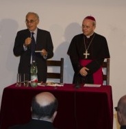 Bischof Athanasius Schneider bei der Stiftung Lepanto in Rom, links Prof. Roberto de Mattei