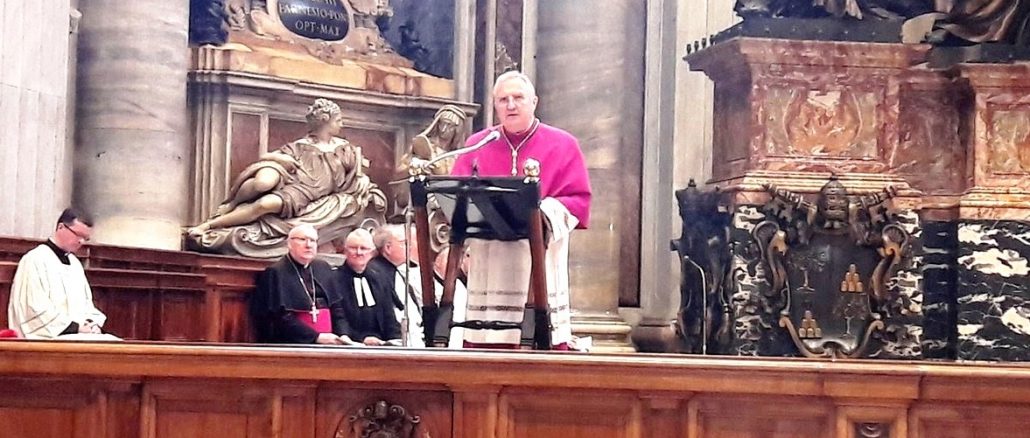 Kurienerzbischof Arthur Roche bei seiner gestrigen Predigt im Rahmen der ersten anglikanischen Vesper im Petersdom.
